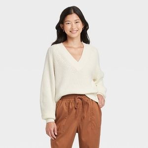 Women’s V-neck Pullover Sweater